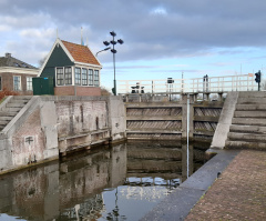 Photo of the sea lock in Edam